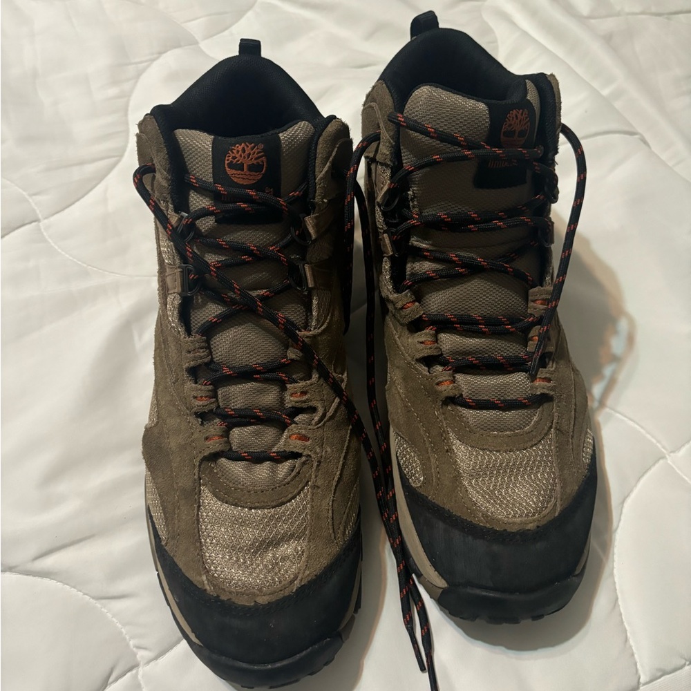 New Men’s Timberland hiking boots size 10.5